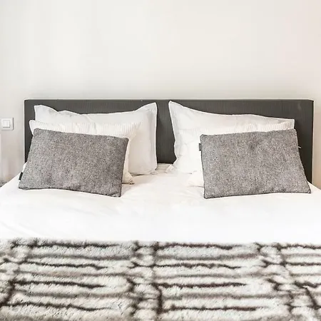 4 Rue Georges Ville * Paris