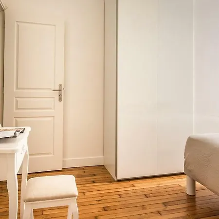 4 Rue Georges Ville * Paris